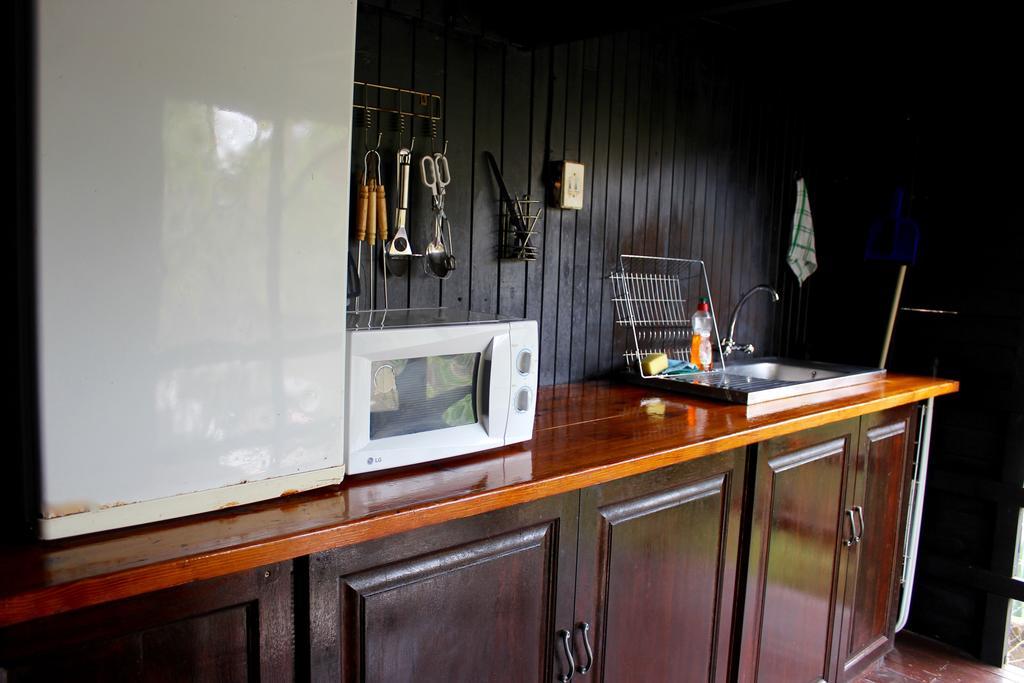 Old Vic Travellers Inn Nelspruit Mbombela Room photo