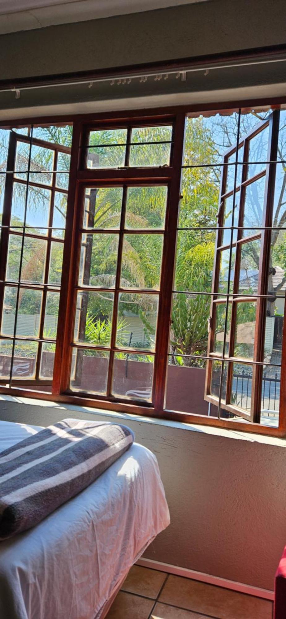 Old Vic Travellers Inn Nelspruit Mbombela Exterior photo