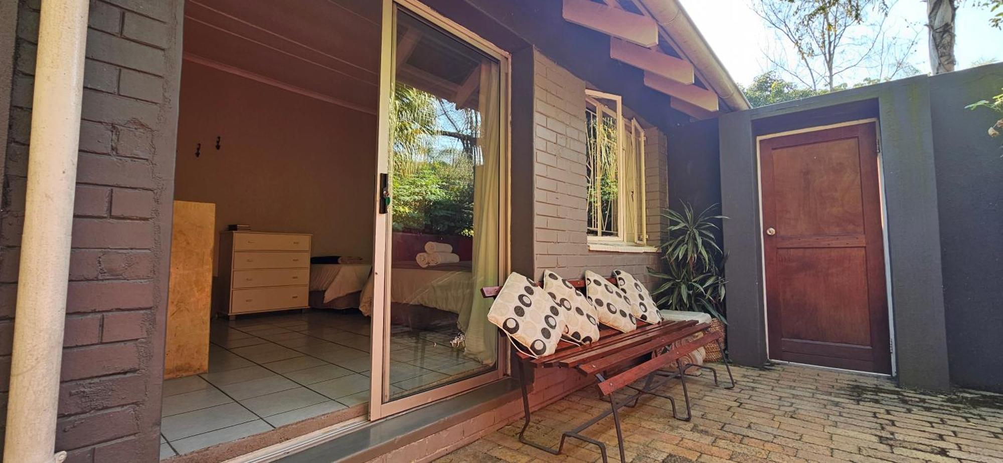 Old Vic Travellers Inn Nelspruit Mbombela Exterior photo