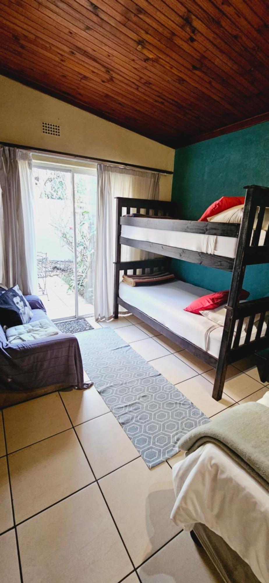 Old Vic Travellers Inn Nelspruit Mbombela Exterior photo