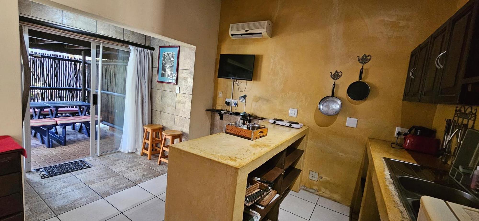 Old Vic Travellers Inn Nelspruit Mbombela Exterior photo