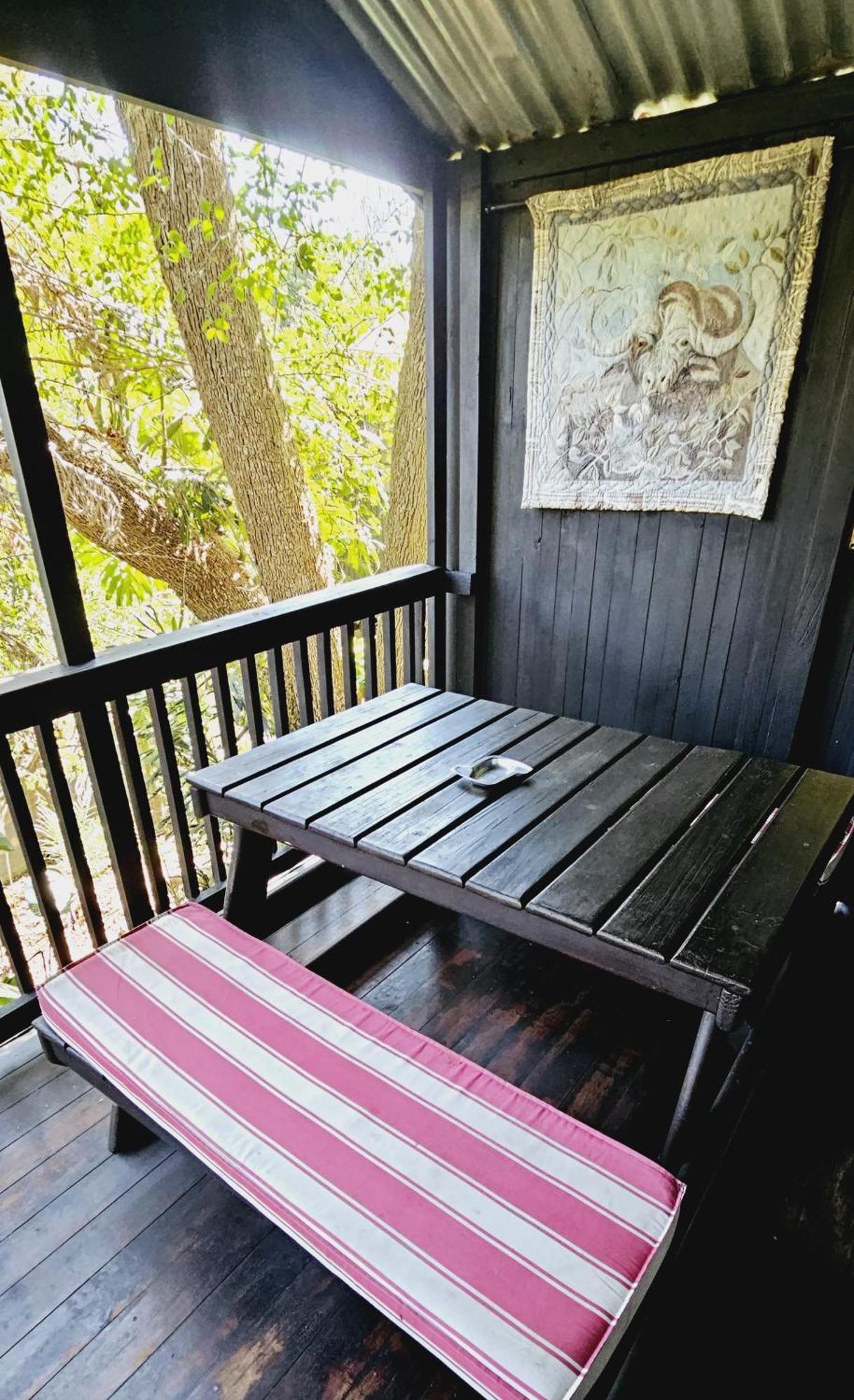 Old Vic Travellers Inn Nelspruit Mbombela Exterior photo
