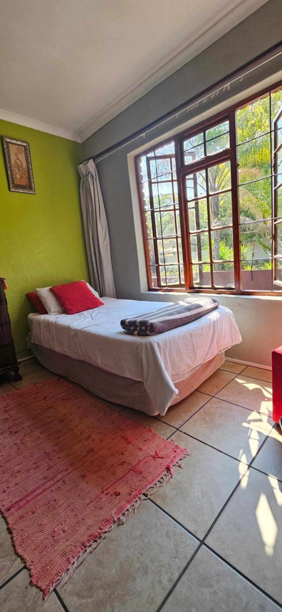 Old Vic Travellers Inn Nelspruit Mbombela Exterior photo